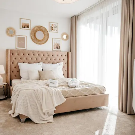 アパート Pinea 204 - Easy-rent ポビエロボ